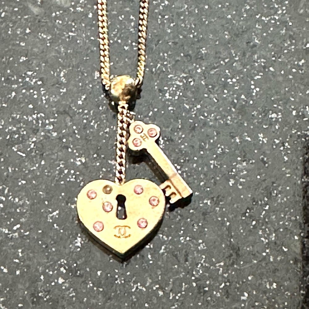 Authentic Chanel Gold Heart Padlock Key Gold plated Pendant Necklace
